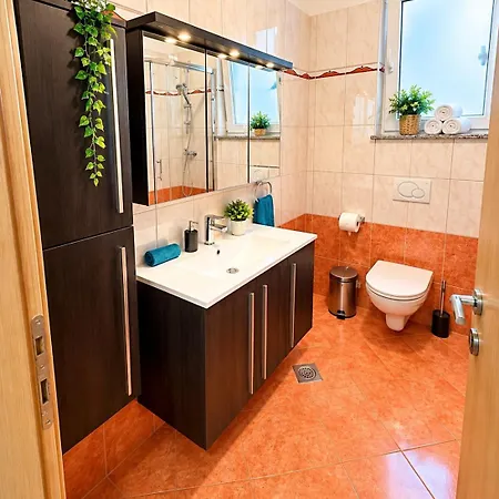 Poola Apartmán *